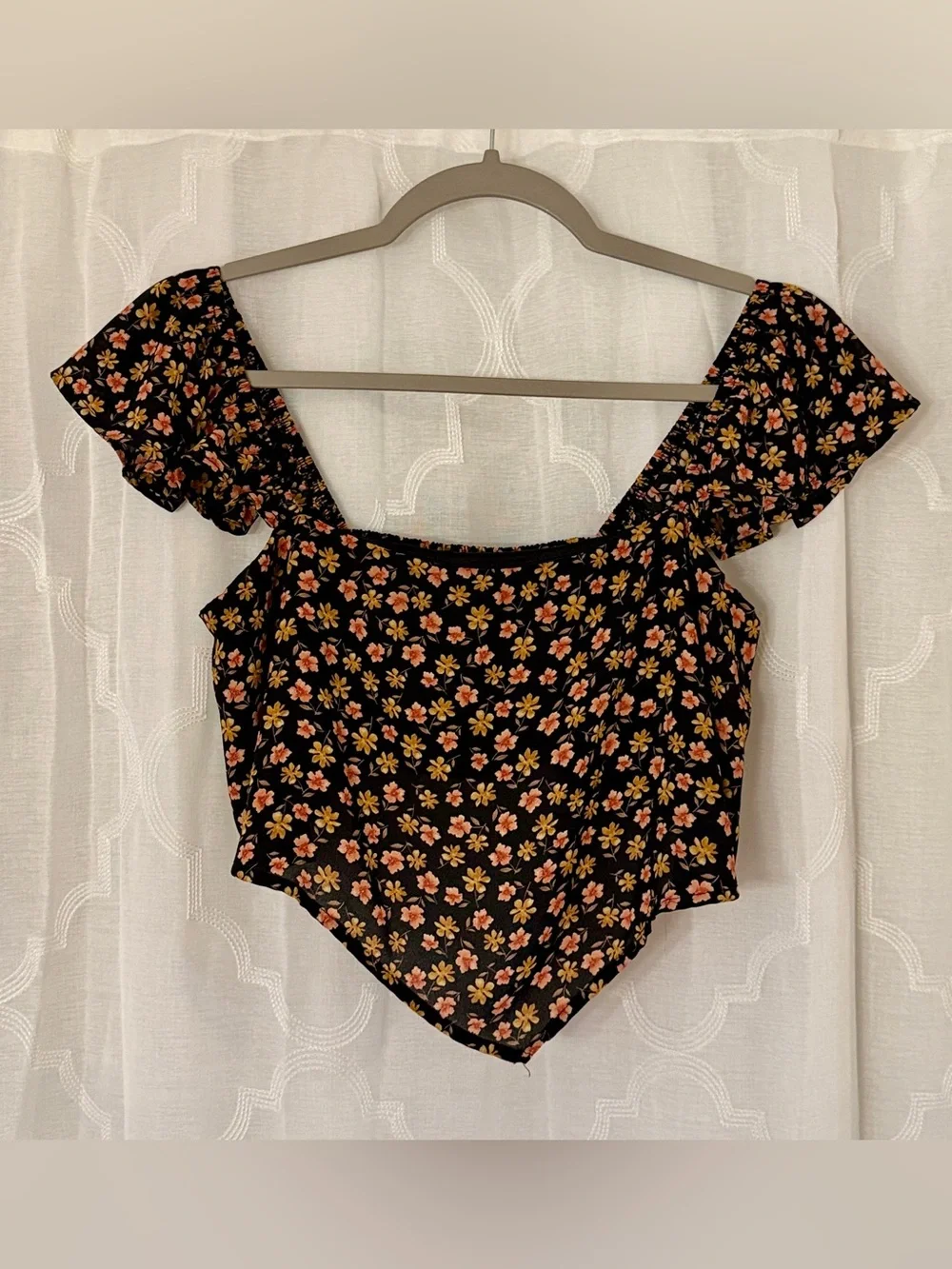 Sadie & Sage Black Ditsy Floral Handkerchief Crop Top | Medium